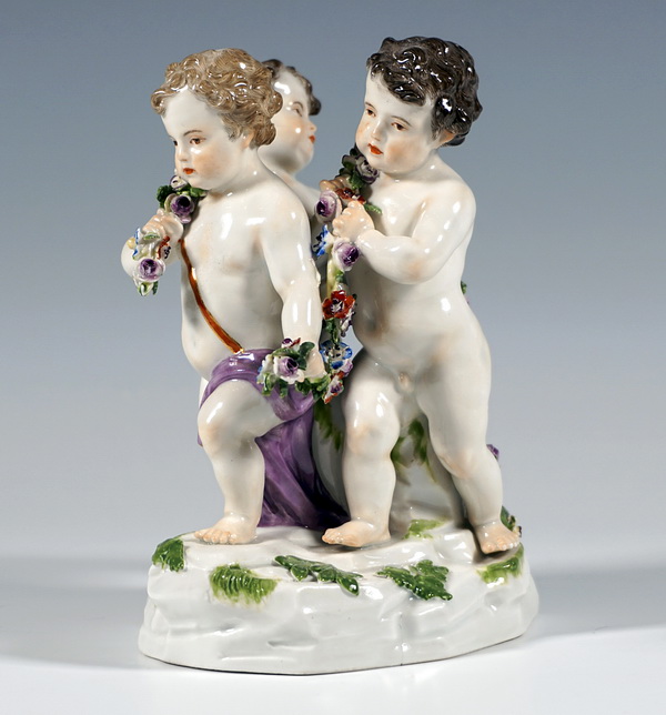 Meissen group three cupids with flower three cupids with flower garland MV Acier ca 1860
