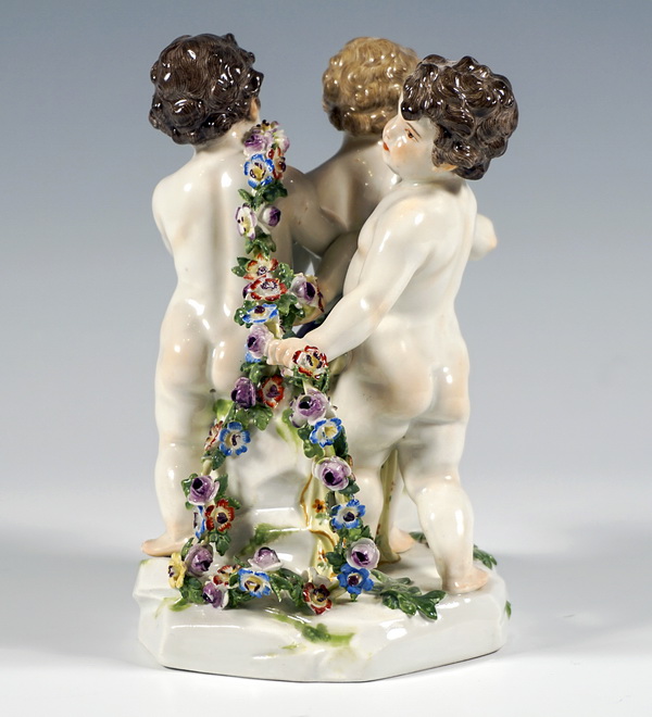 Meissen group three cupids with flower three cupids with flower garland MV Acier ca 1860