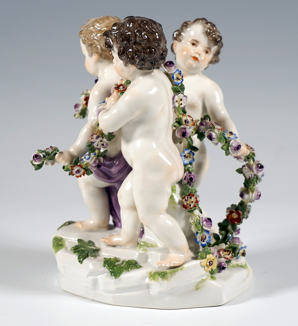 Meissen group three cupids with flower three cupids with flower garland MV Acier ca 1860