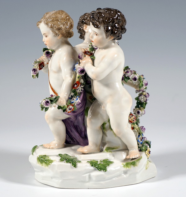 Meissen group three cupids with flower three cupids with flower garland MV Acier ca 1860