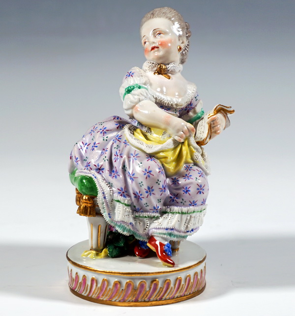 Meissen Genre Figur aitzendes Mädchen mit Buch seated girl with book M V Acier circa 1860