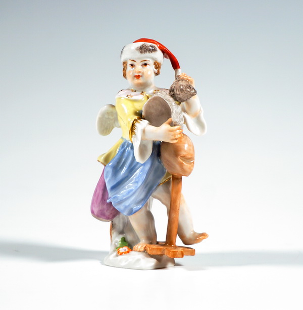 Meissen figure disguised cupid as a hairdresser verkleidete Amorette als Friseuse Kändler Acier 20. Jahrhundert