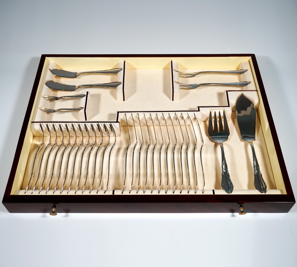 Cubiertos de plata Art Déco en vitrina cubiertos de plata 12 personas vitrina de 164 piezas Bruckmann & Söhne Alemania ca 1920