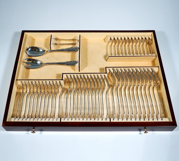 Cubiertos de plata Art Déco en vitrina cubiertos de plata 12 personas vitrina de 164 piezas Bruckmann & Söhne Alemania ca 1920